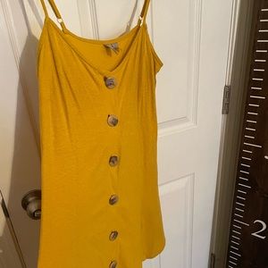 Yellow maternity dress! Great for a hot summer!